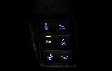 Toyota Land Cruiser Prado 150 рестайлинг 2, 2020 год, 6 699 000 рублей, 25 фотография