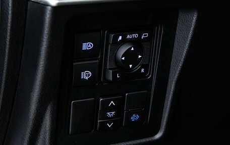 Toyota Land Cruiser Prado 150 рестайлинг 2, 2020 год, 6 699 000 рублей, 26 фотография