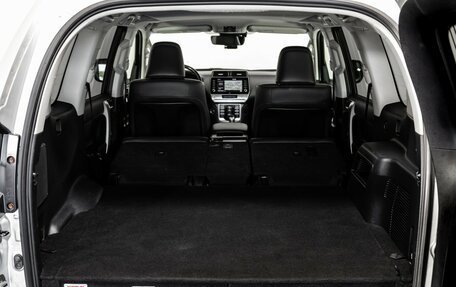 Toyota Land Cruiser Prado 150 рестайлинг 2, 2020 год, 6 699 000 рублей, 36 фотография