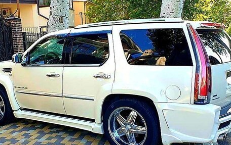 Cadillac Escalade III, 2008 год, 1 900 000 рублей, 4 фотография