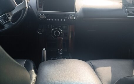 Toyota Land Cruiser Prado 150 рестайлинг 2, 2015 год, 3 700 000 рублей, 9 фотография