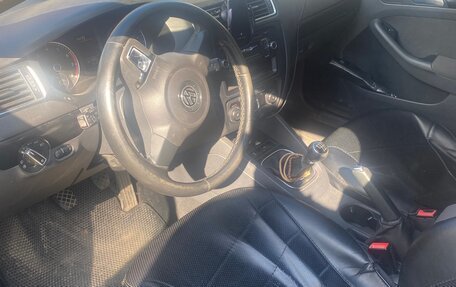 Volkswagen Jetta VI, 2011 год, 940 000 рублей, 6 фотография