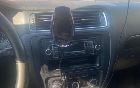 Volkswagen Jetta VI, 2011 год, 940 000 рублей, 5 фотография