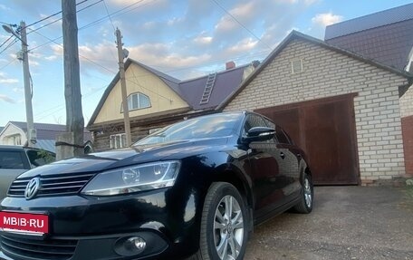 Volkswagen Jetta VI, 2011 год, 940 000 рублей, 3 фотография