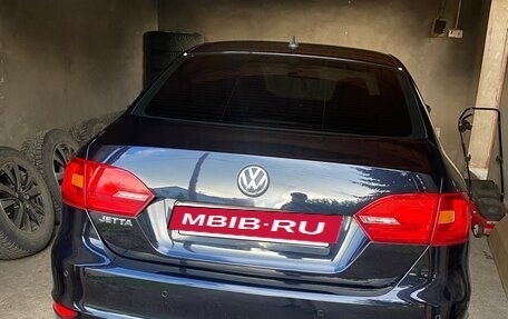 Volkswagen Jetta VI, 2011 год, 940 000 рублей, 2 фотография