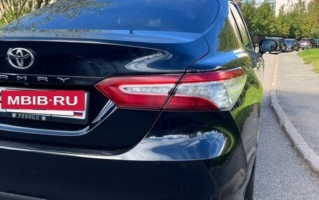 Toyota Camry, 2018 год, 2 490 000 рублей, 2 фотография