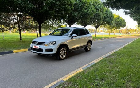 Volkswagen Touareg III, 2012 год, 2 000 000 рублей, 3 фотография