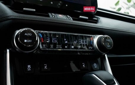 Toyota RAV4, 2024 год, 3 898 000 рублей, 26 фотография