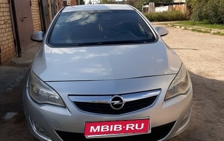 Opel Astra J, 2011 год, 620 000 рублей, 1 фотография