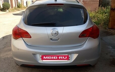 Opel Astra J, 2011 год, 620 000 рублей, 2 фотография