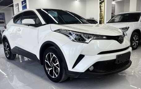 Toyota C-HR I рестайлинг, 2021 год, 1 829 000 рублей, 7 фотография