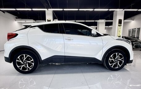 Toyota C-HR I рестайлинг, 2021 год, 1 829 000 рублей, 8 фотография