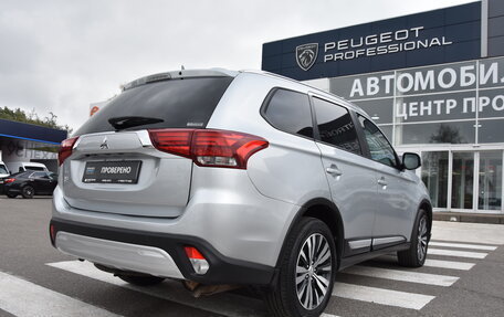 Mitsubishi Outlander III рестайлинг 3, 2021 год, 2 550 000 рублей, 5 фотография