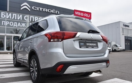 Mitsubishi Outlander III рестайлинг 3, 2021 год, 2 550 000 рублей, 8 фотография