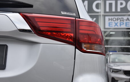 Mitsubishi Outlander III рестайлинг 3, 2021 год, 2 550 000 рублей, 14 фотография