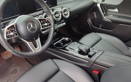 Mercedes-Benz A-Класс, 2021 год, 2 300 000 рублей, 8 фотография