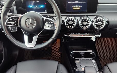Mercedes-Benz A-Класс, 2021 год, 2 300 000 рублей, 11 фотография