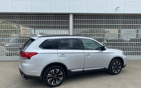 Mitsubishi Outlander III рестайлинг 3, 2021 год, 2 997 000 рублей, 5 фотография