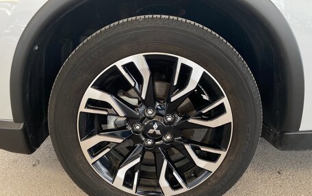 Mitsubishi Outlander III рестайлинг 3, 2021 год, 2 997 000 рублей, 10 фотография