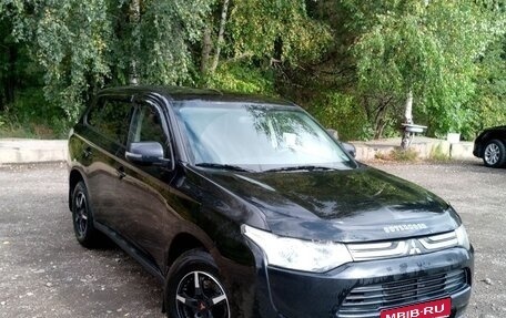 Mitsubishi Outlander III рестайлинг 3, 2012 год, 1 050 000 рублей, 1 фотография