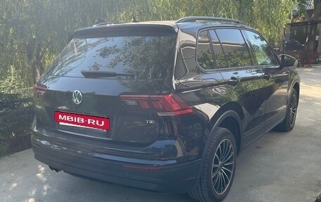 Volkswagen Tiguan II, 2018 год, 2 230 000 рублей, 2 фотография