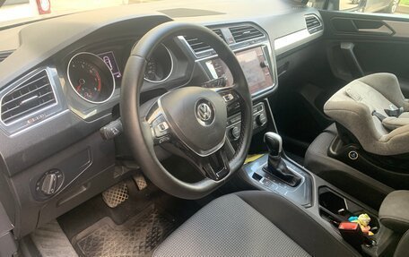 Volkswagen Tiguan II, 2018 год, 2 230 000 рублей, 11 фотография