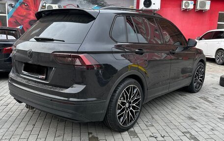 Volkswagen Tiguan II, 2018 год, 2 890 000 рублей, 3 фотография