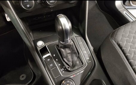 Volkswagen Tiguan II, 2018 год, 2 890 000 рублей, 17 фотография