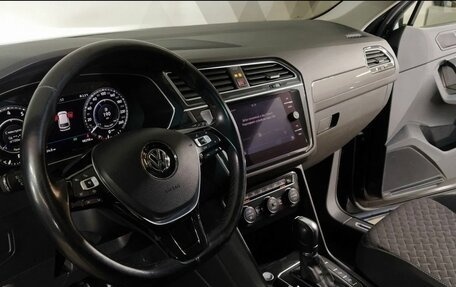 Volkswagen Tiguan II, 2018 год, 2 890 000 рублей, 13 фотография