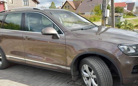 Volkswagen Touareg III, 2011 год, 1 550 000 рублей, 2 фотография