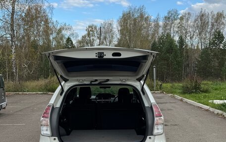 Toyota Prius Alpha I (ZVW40/41), 2017 год, 1 810 000 рублей, 2 фотография