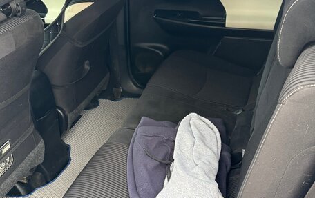 Toyota Prius Alpha I (ZVW40/41), 2017 год, 1 810 000 рублей, 7 фотография