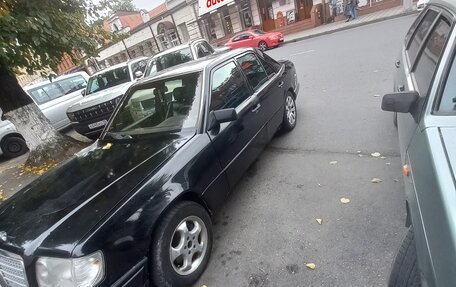 Mercedes-Benz E-Класс, 1993 год, 260 000 рублей, 2 фотография
