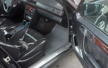 Mercedes-Benz E-Класс, 1993 год, 260 000 рублей, 6 фотография