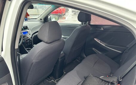 Hyundai Solaris II рестайлинг, 2012 год, 10 фотография