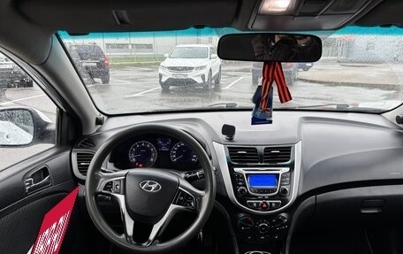 Hyundai Solaris II рестайлинг, 2012 год, 11 фотография