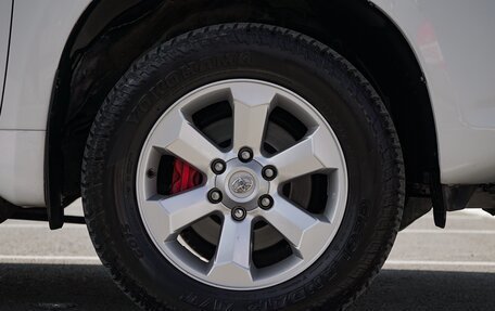 Toyota Land Cruiser Prado 150 рестайлинг 2, 2010 год, 3 000 000 рублей, 11 фотография