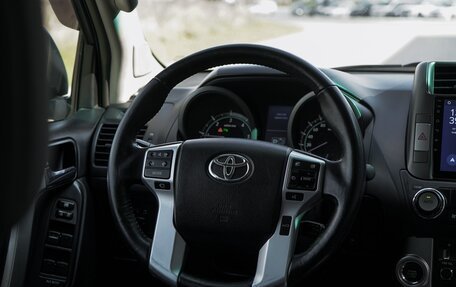 Toyota Land Cruiser Prado 150 рестайлинг 2, 2010 год, 3 000 000 рублей, 22 фотография