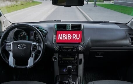 Toyota Land Cruiser Prado 150 рестайлинг 2, 2010 год, 3 000 000 рублей, 21 фотография