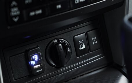 Toyota Land Cruiser Prado 150 рестайлинг 2, 2010 год, 3 000 000 рублей, 29 фотография