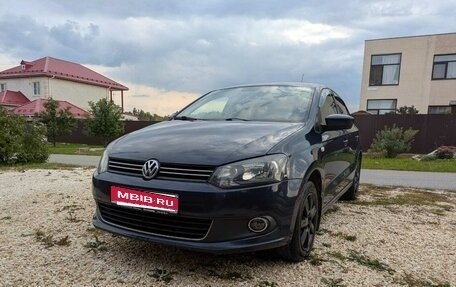 Volkswagen Polo VI (EU Market), 2011 год, 700 000 рублей, 1 фотография