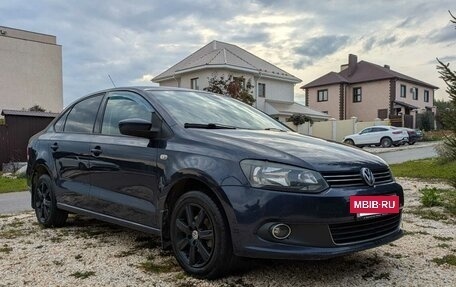 Volkswagen Polo VI (EU Market), 2011 год, 700 000 рублей, 2 фотография
