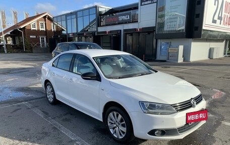 Volkswagen Jetta VI, 2013 год, 1 179 000 рублей, 2 фотография