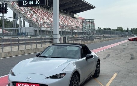 Mazda MX-5, 2019 год, 3 300 000 рублей, 25 фотография