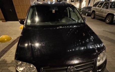 Volkswagen Touran III, 2005 год, 520 000 рублей, 2 фотография