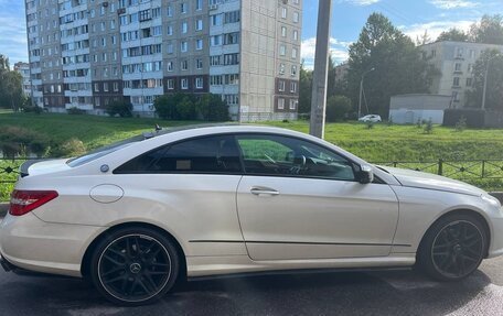 Mercedes-Benz E-Класс, 2011 год, 1 300 000 рублей, 4 фотография
