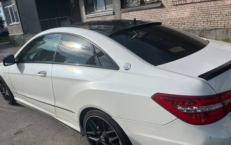 Mercedes-Benz E-Класс, 2011 год, 1 300 000 рублей, 7 фотография