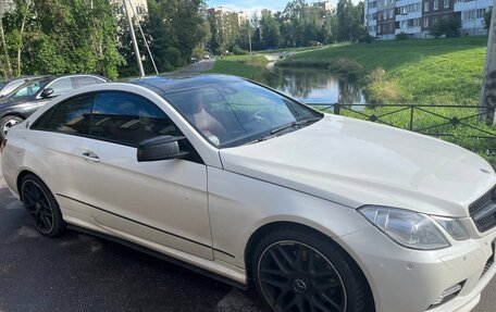 Mercedes-Benz E-Класс, 2011 год, 1 300 000 рублей, 3 фотография