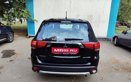 Mitsubishi Outlander III рестайлинг 3, 2015 год, 1 600 000 рублей, 2 фотография