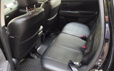 Mitsubishi Outlander III рестайлинг 3, 2015 год, 1 600 000 рублей, 11 фотография